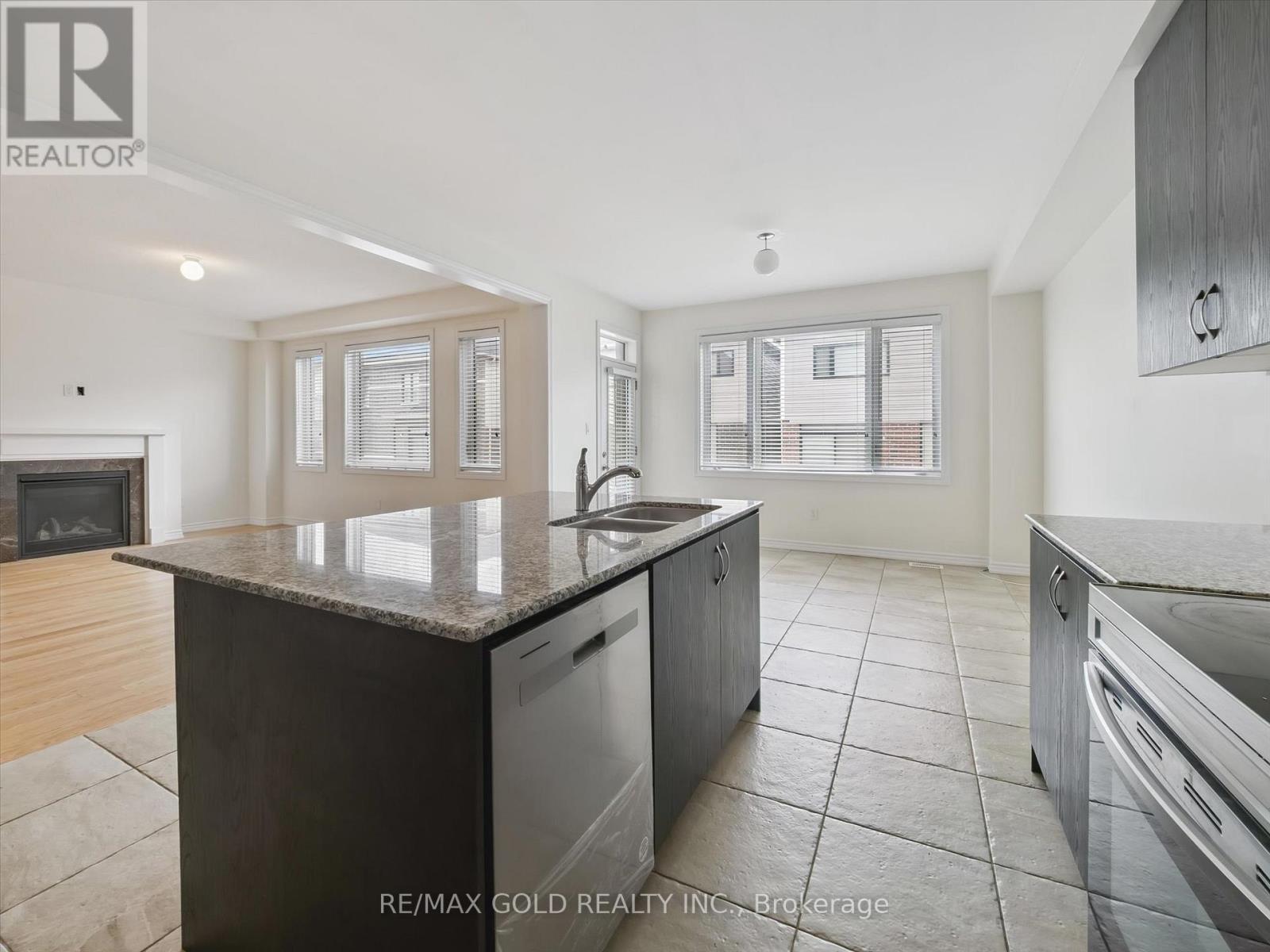 Upper - 6 Bannister Road, Barrie, Ontario  L9J 0L5 - Photo 13 - S12448907
