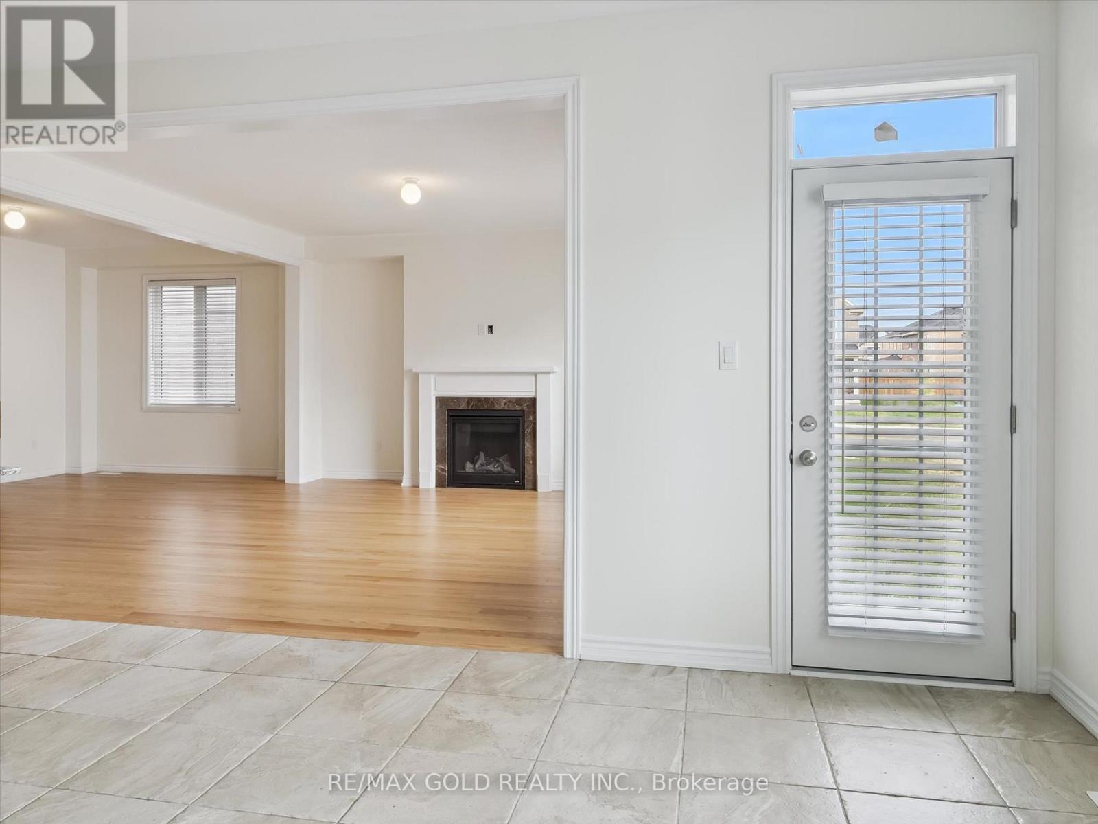 Upper - 6 Bannister Road, Barrie, Ontario  L9J 0L5 - Photo 14 - S12448907