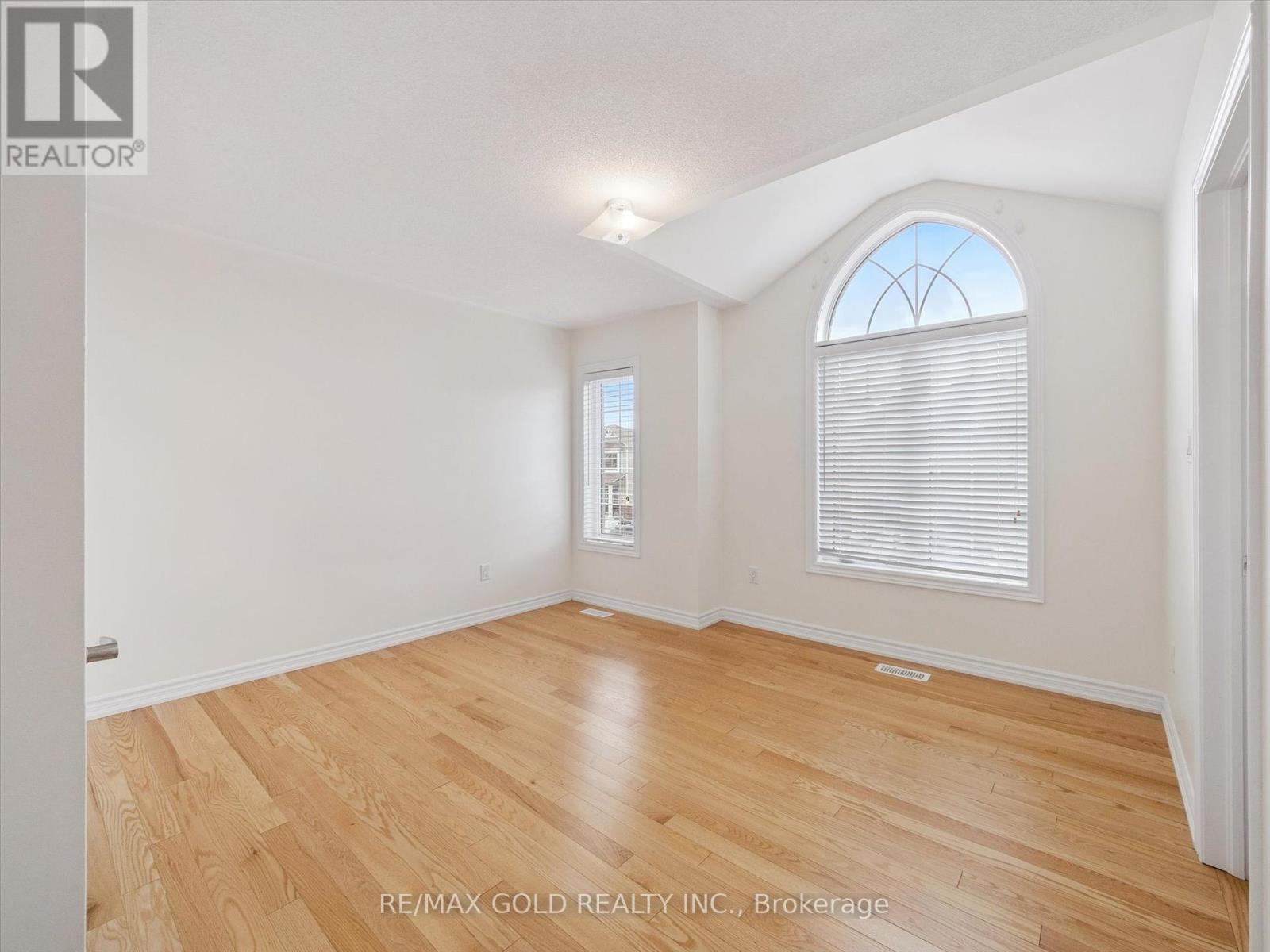 Upper - 6 Bannister Road, Barrie, Ontario  L9J 0L5 - Photo 17 - S12448907