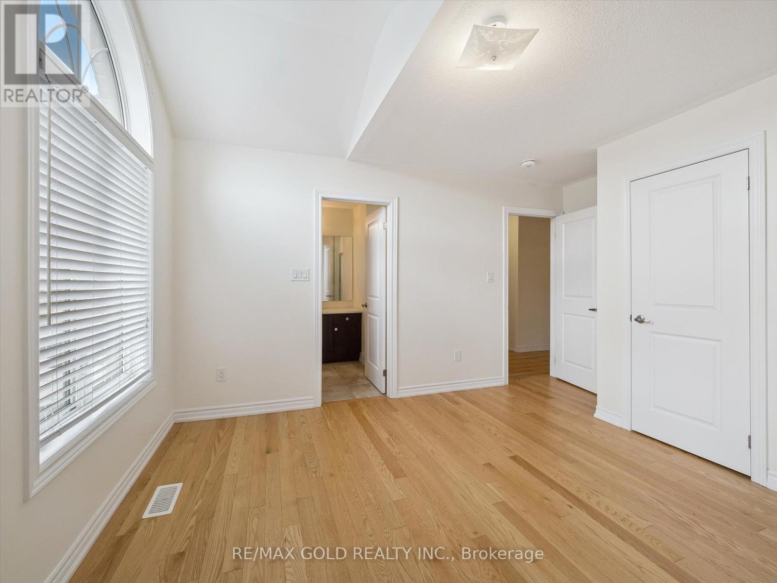 Upper - 6 Bannister Road, Barrie, Ontario  L9J 0L5 - Photo 18 - S12448907