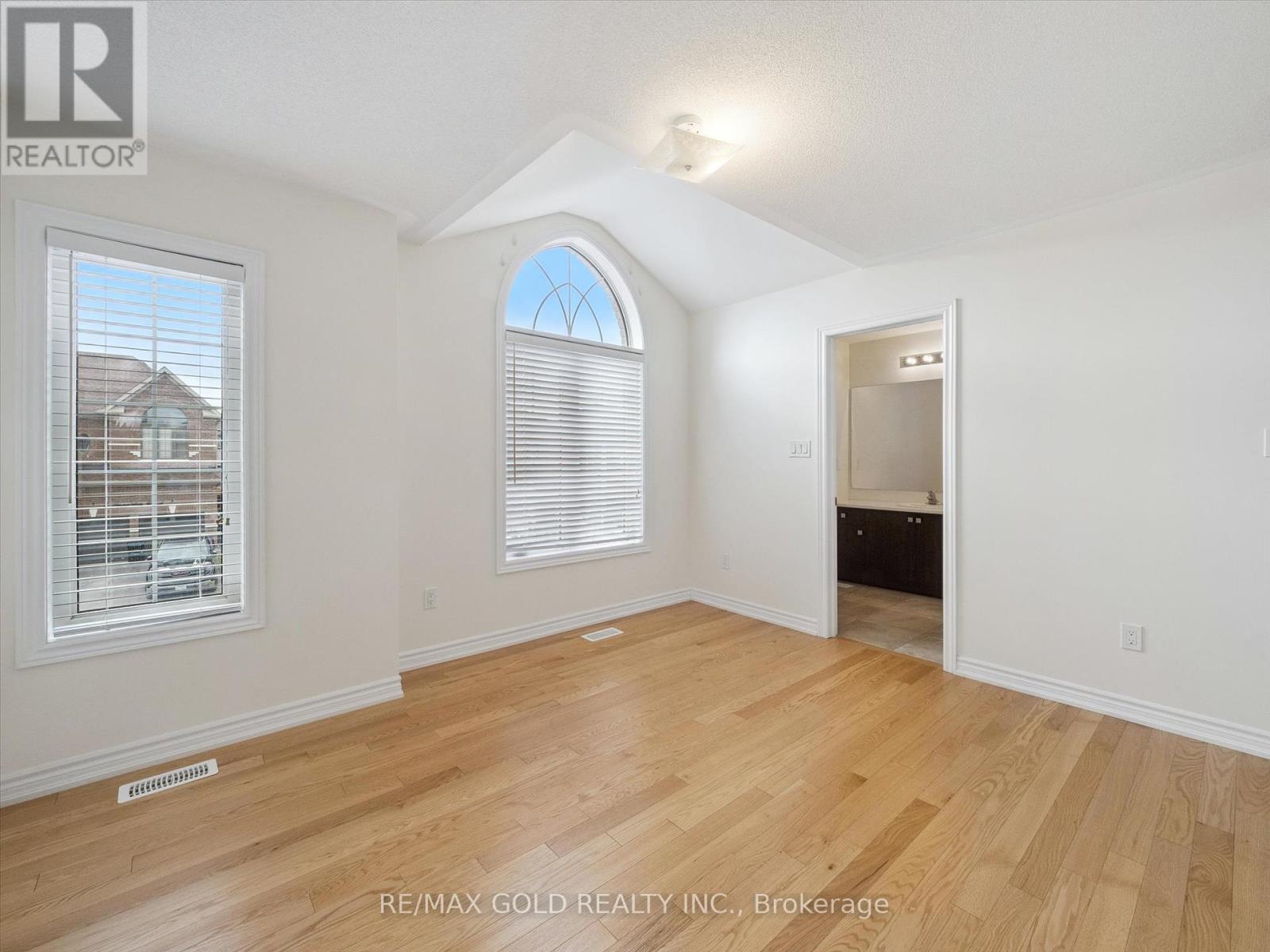 Upper - 6 Bannister Road, Barrie, Ontario  L9J 0L5 - Photo 19 - S12448907