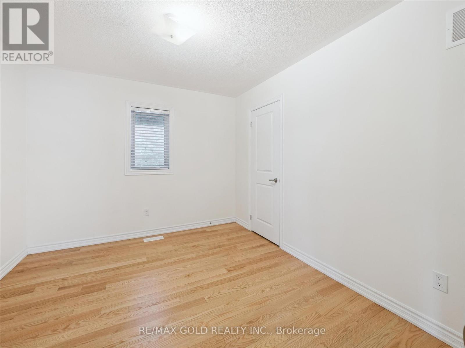 Upper - 6 Bannister Road, Barrie, Ontario  L9J 0L5 - Photo 23 - S12448907