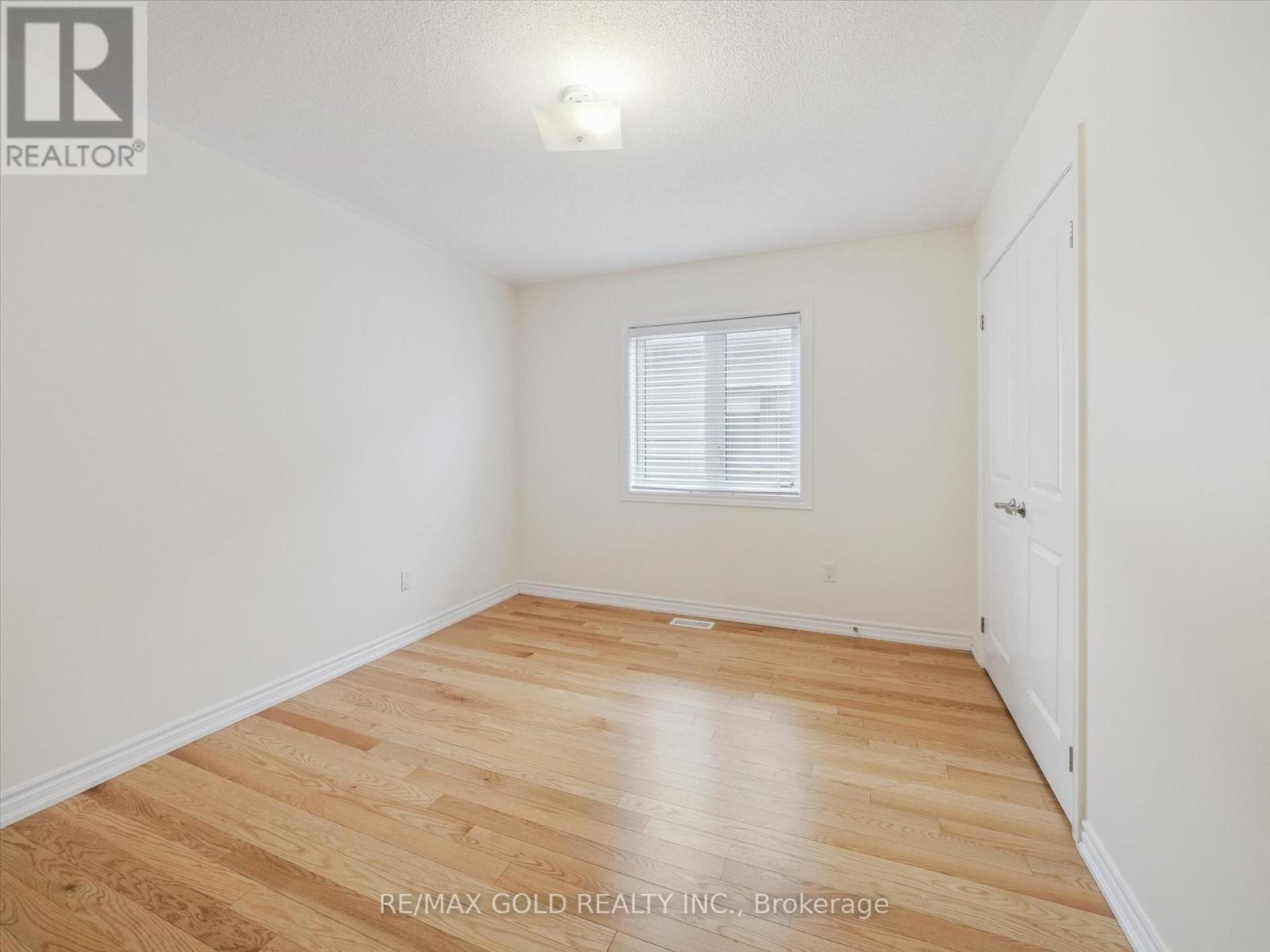 Upper - 6 Bannister Road, Barrie, Ontario  L9J 0L5 - Photo 29 - S12448907