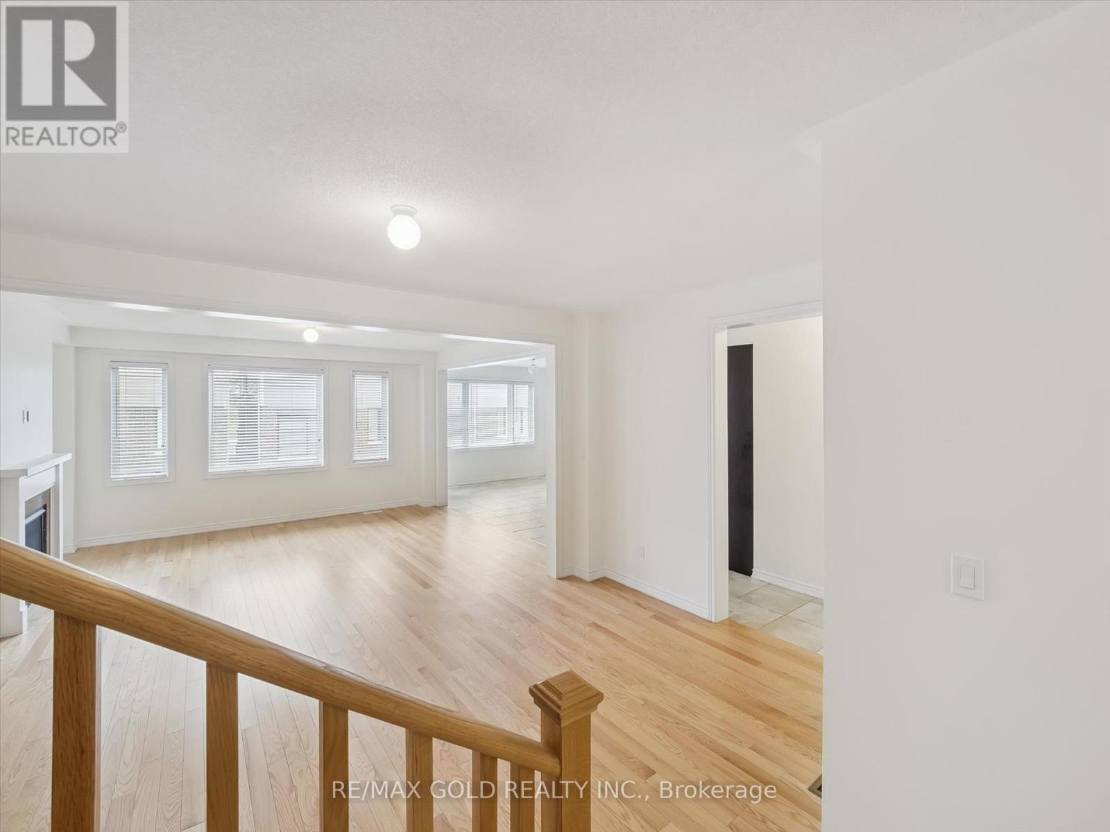 Upper - 6 Bannister Road, Barrie, Ontario  L9J 0L5 - Photo 35 - S12448907