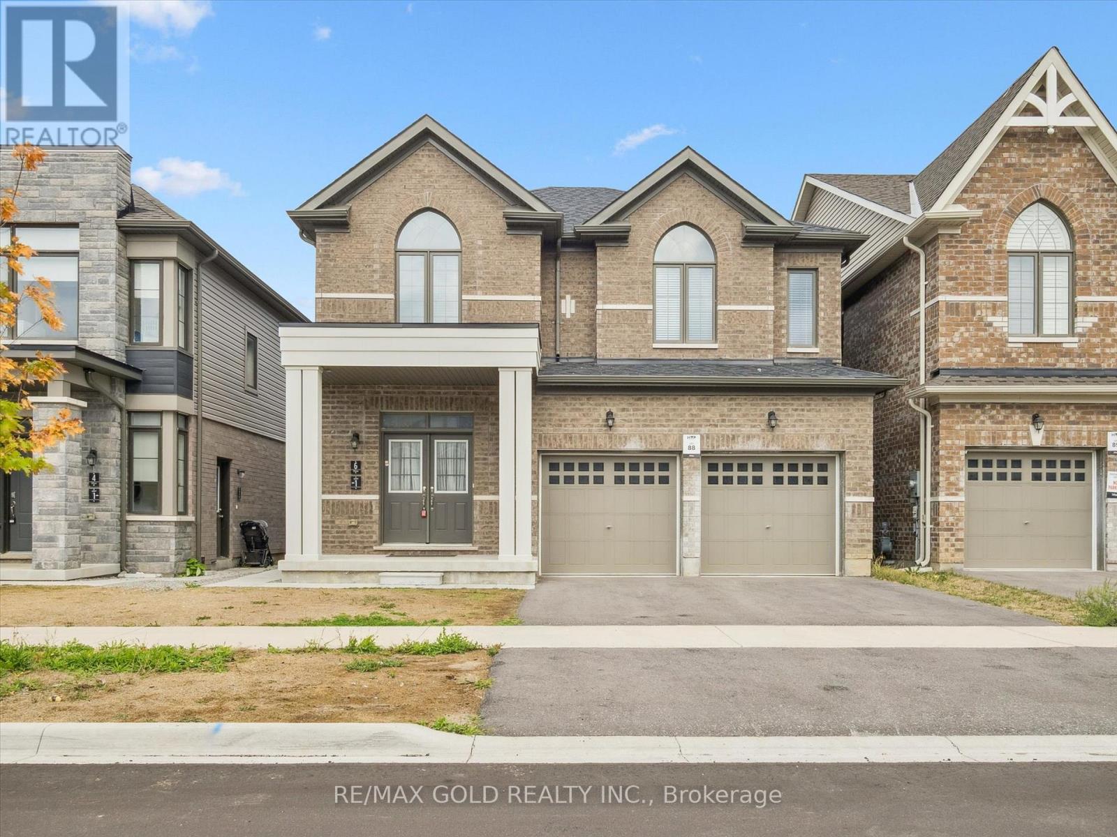 Upper - 6 Bannister Road, Barrie, Ontario  L9J 0L5 - Photo 4 - S12448907
