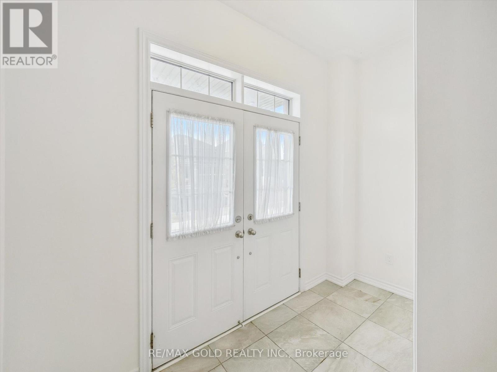 Upper - 6 Bannister Road, Barrie, Ontario  L9J 0L5 - Photo 6 - S12448907