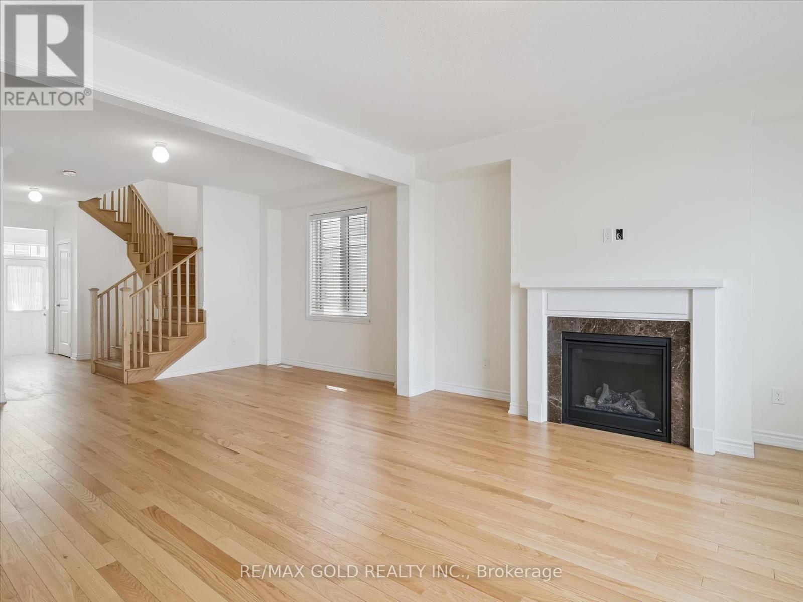 Upper - 6 Bannister Road, Barrie, Ontario  L9J 0L5 - Photo 8 - S12448907