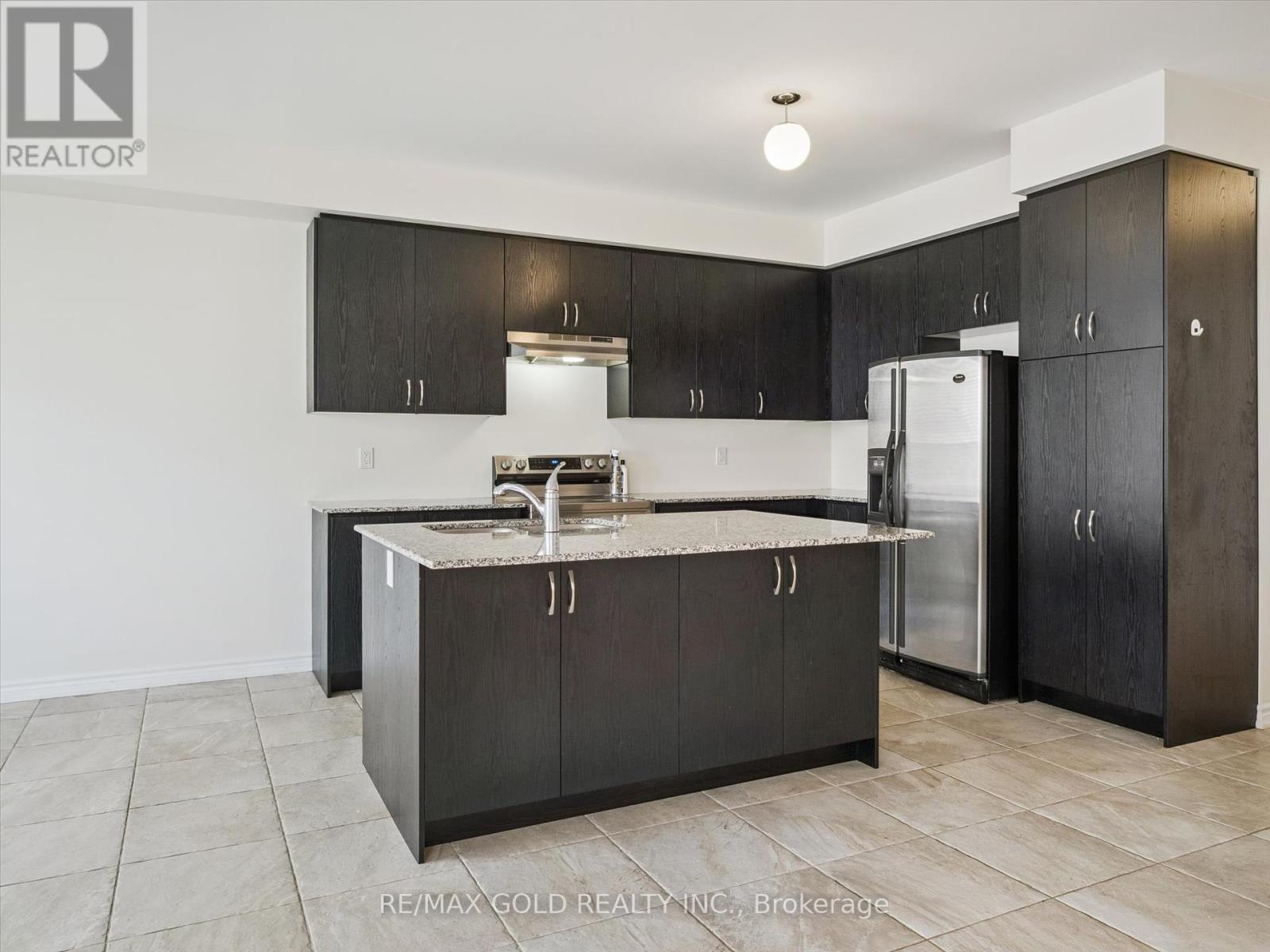 Upper - 6 Bannister Road, Barrie, Ontario  L9J 0L5 - Photo 9 - S12448907