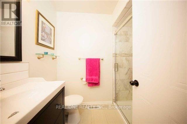 1261 Valerie Crescent, Oakville, Ontario  L6J 7E9 - Photo 10 - W12424494