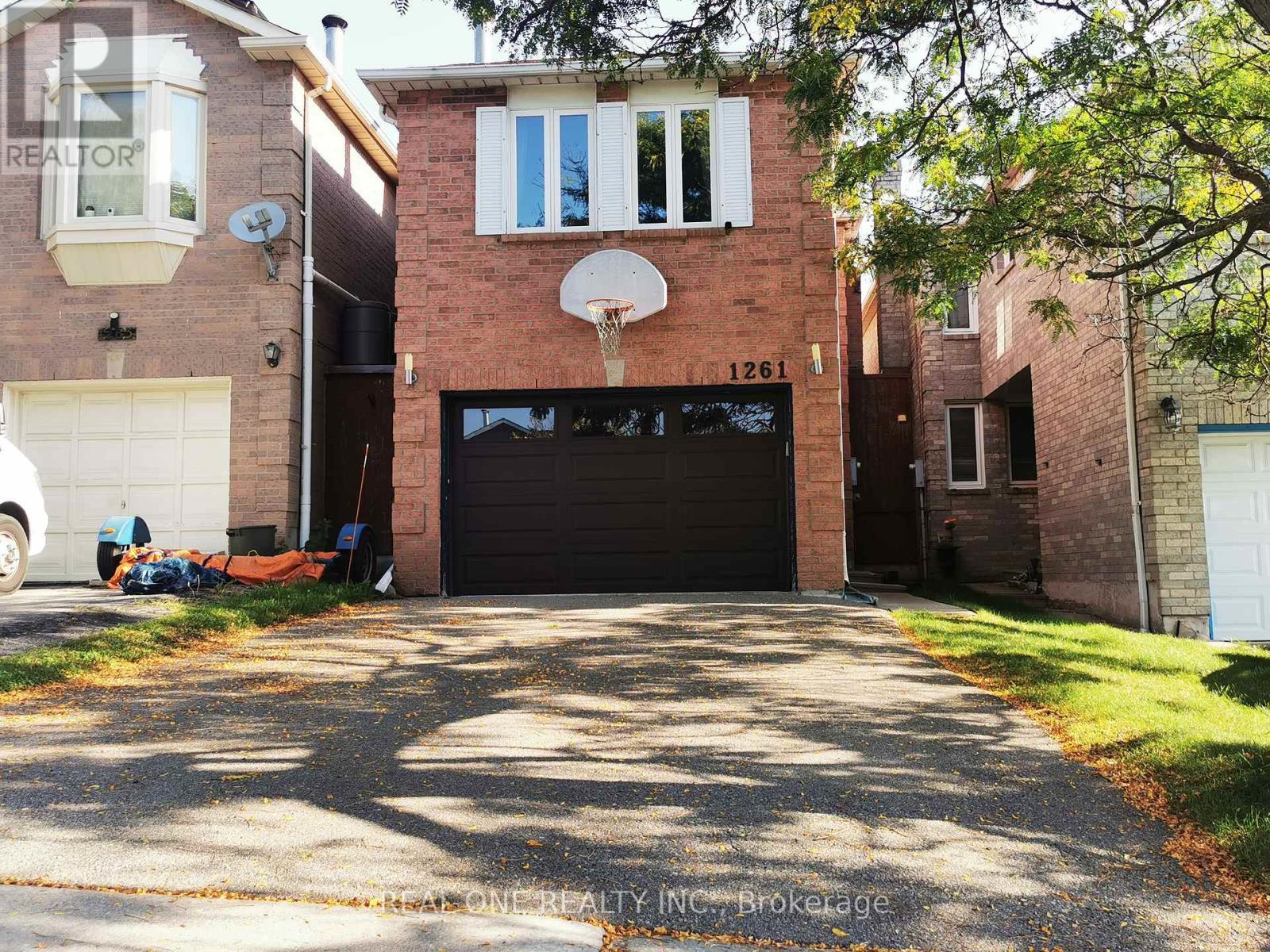 1261 Valerie Crescent, Oakville, Ontario  L6J 7E9 - Photo 2 - W12424494