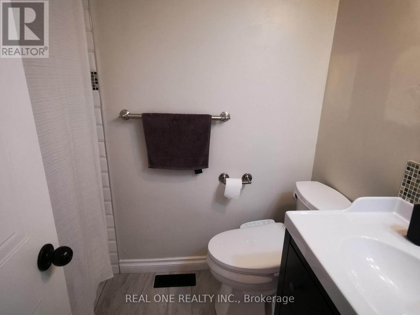 1261 Valerie Crescent, Oakville, Ontario  L6J 7E9 - Photo 17 - W12424494