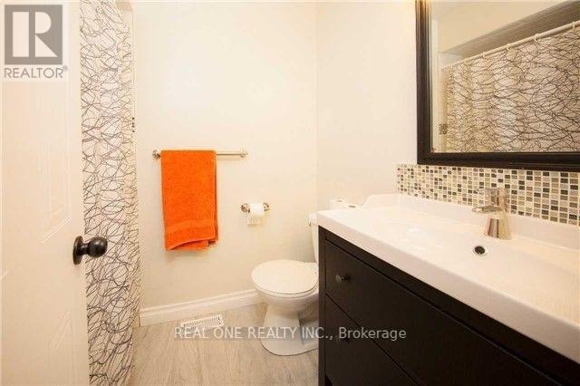 1261 Valerie Crescent, Oakville, Ontario  L6J 7E9 - Photo 11 - W12424494
