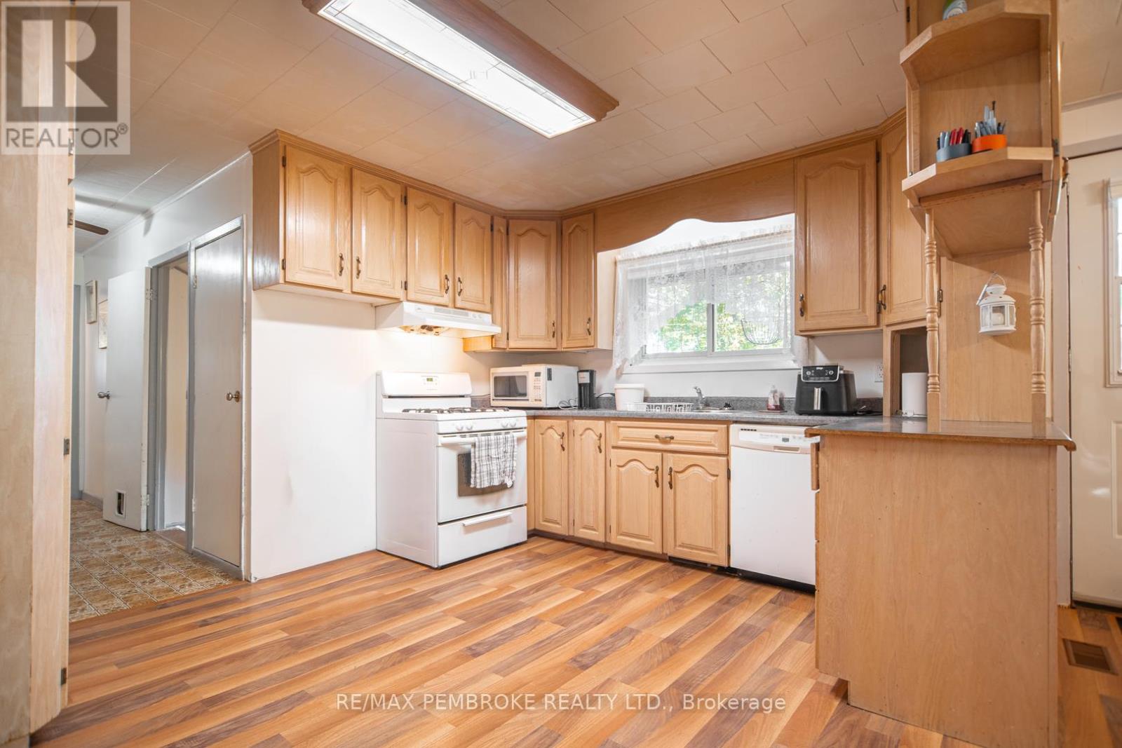 2617 Snake River Line, Laurentian Valley, Ontario  K0J 1K0 - Photo 10 - X12448951