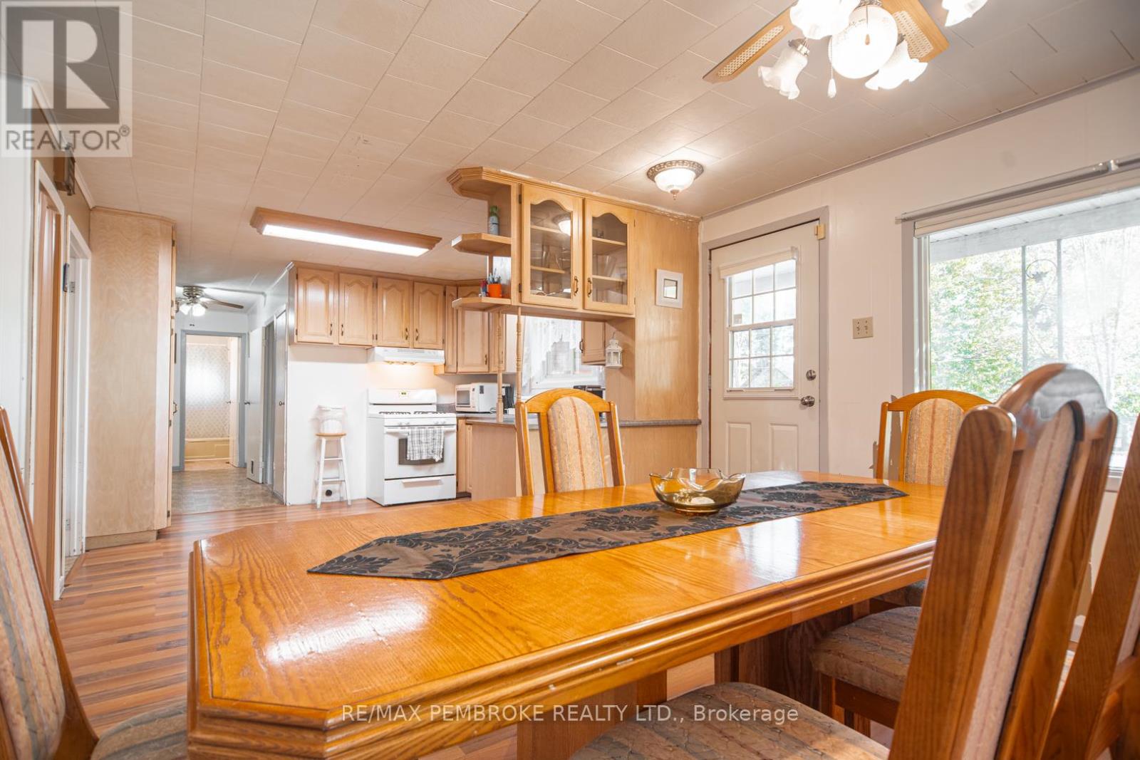 2617 Snake River Line, Laurentian Valley, Ontario  K0J 1K0 - Photo 11 - X12448951