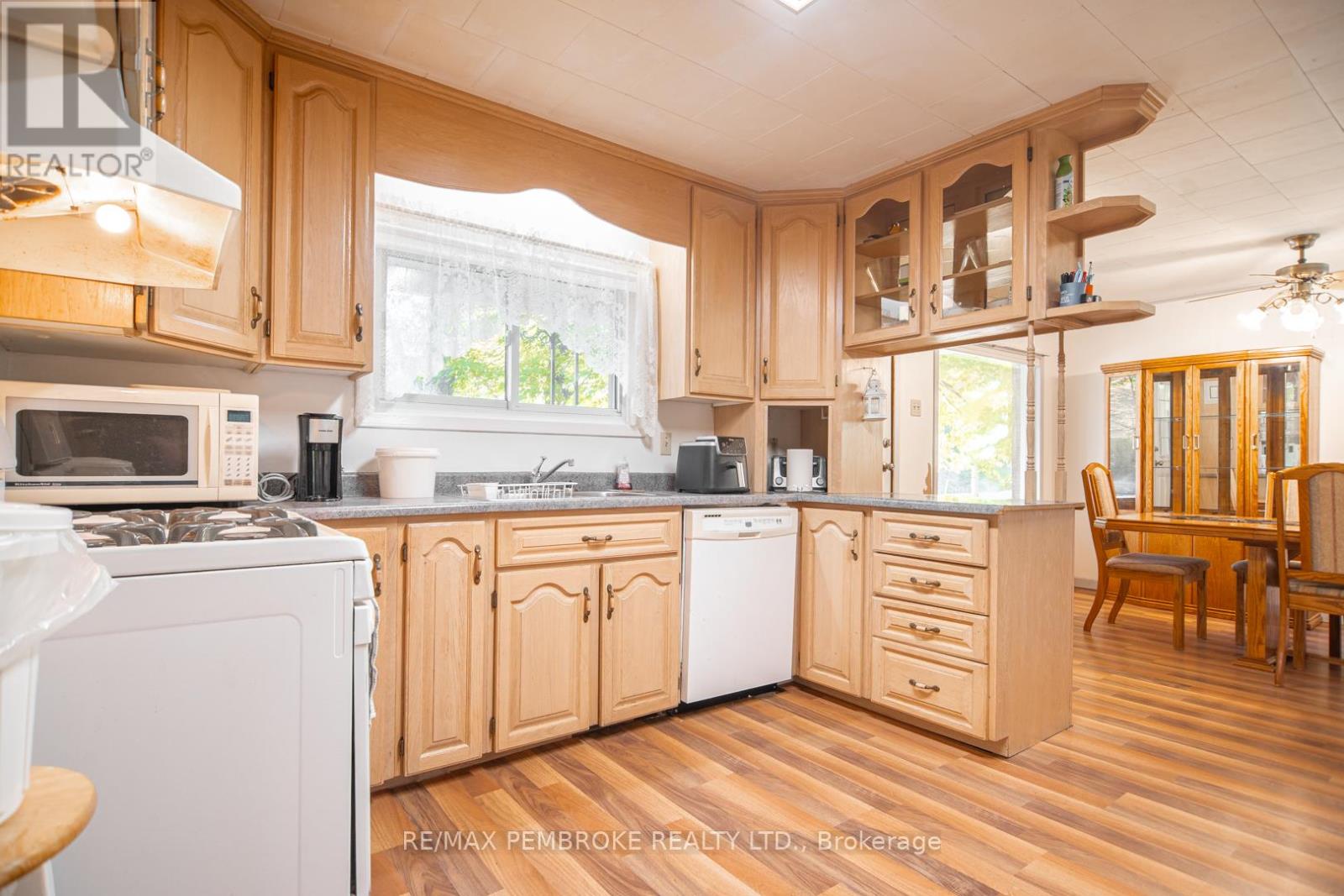 2617 Snake River Line, Laurentian Valley, Ontario  K0J 1K0 - Photo 12 - X12448951
