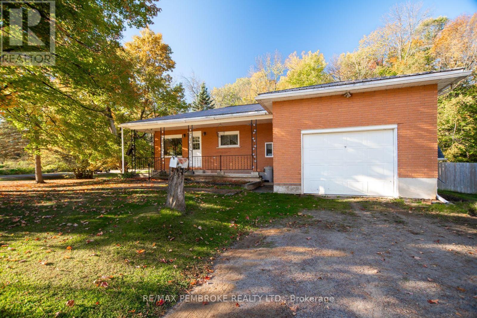 2617 Snake River Line, Laurentian Valley, Ontario  K0J 1K0 - Photo 34 - X12448951