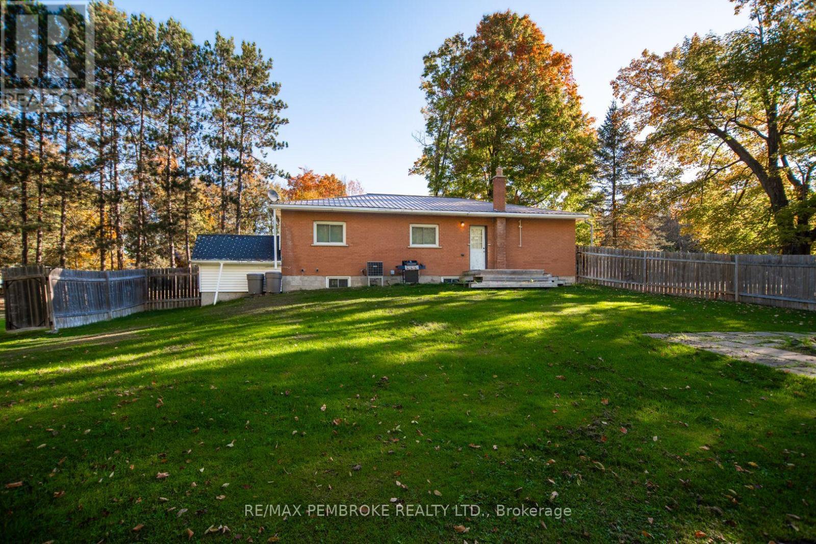 2617 Snake River Line, Laurentian Valley, Ontario  K0J 1K0 - Photo 39 - X12448951
