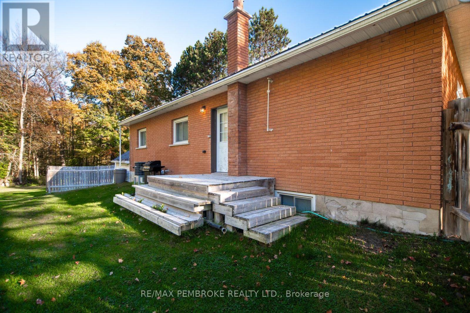 2617 Snake River Line, Laurentian Valley, Ontario  K0J 1K0 - Photo 41 - X12448951
