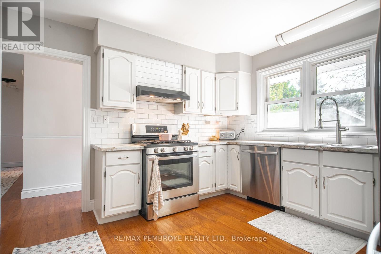 526 Esther Street, Pembroke, Ontario  K8A 3E7 - Photo 14 - X12448956