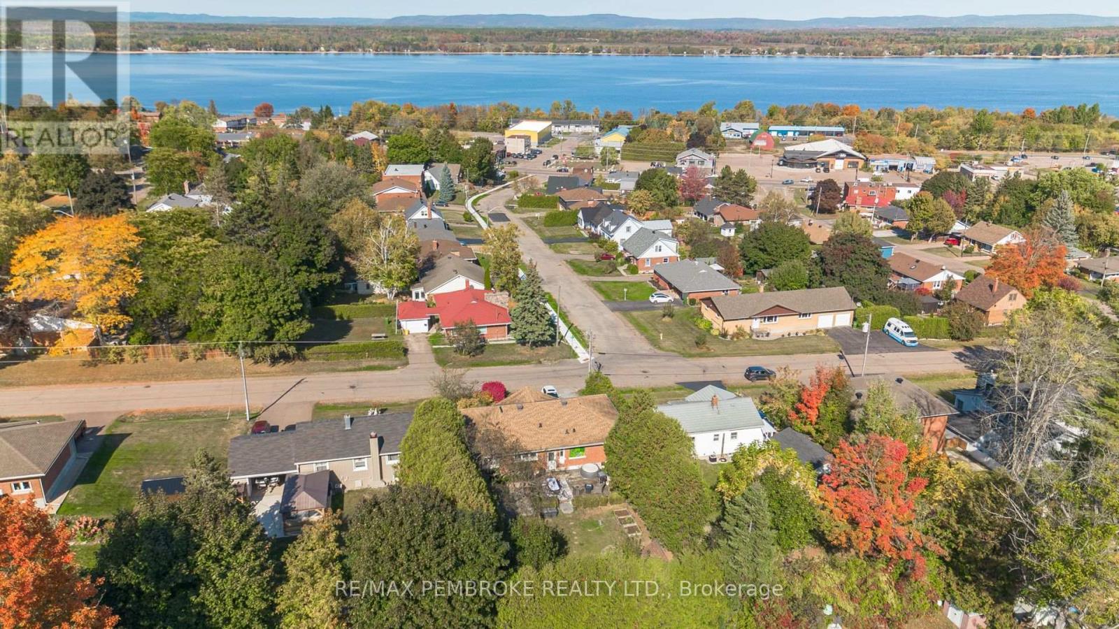 526 Esther Street, Pembroke, Ontario  K8A 3E7 - Photo 3 - X12448956