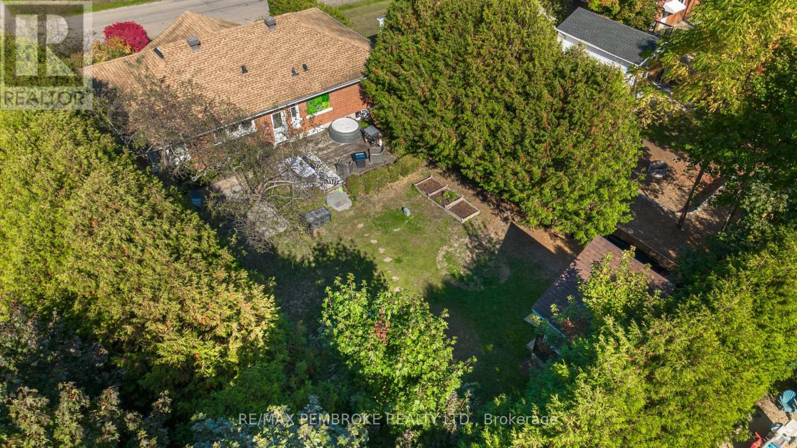 526 Esther Street, Pembroke, Ontario  K8A 3E7 - Photo 34 - X12448956