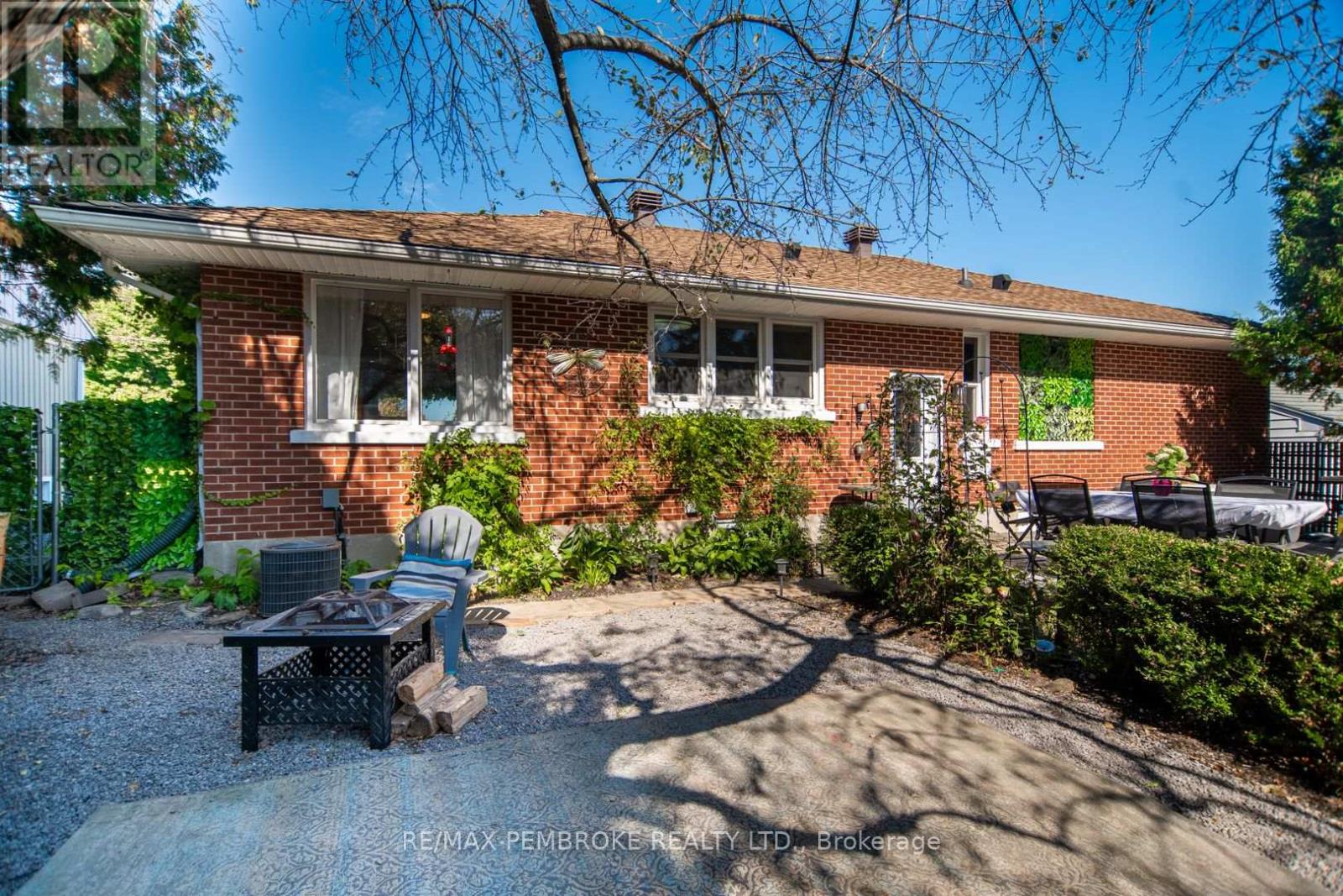 526 Esther Street, Pembroke, Ontario  K8A 3E7 - Photo 41 - X12448956