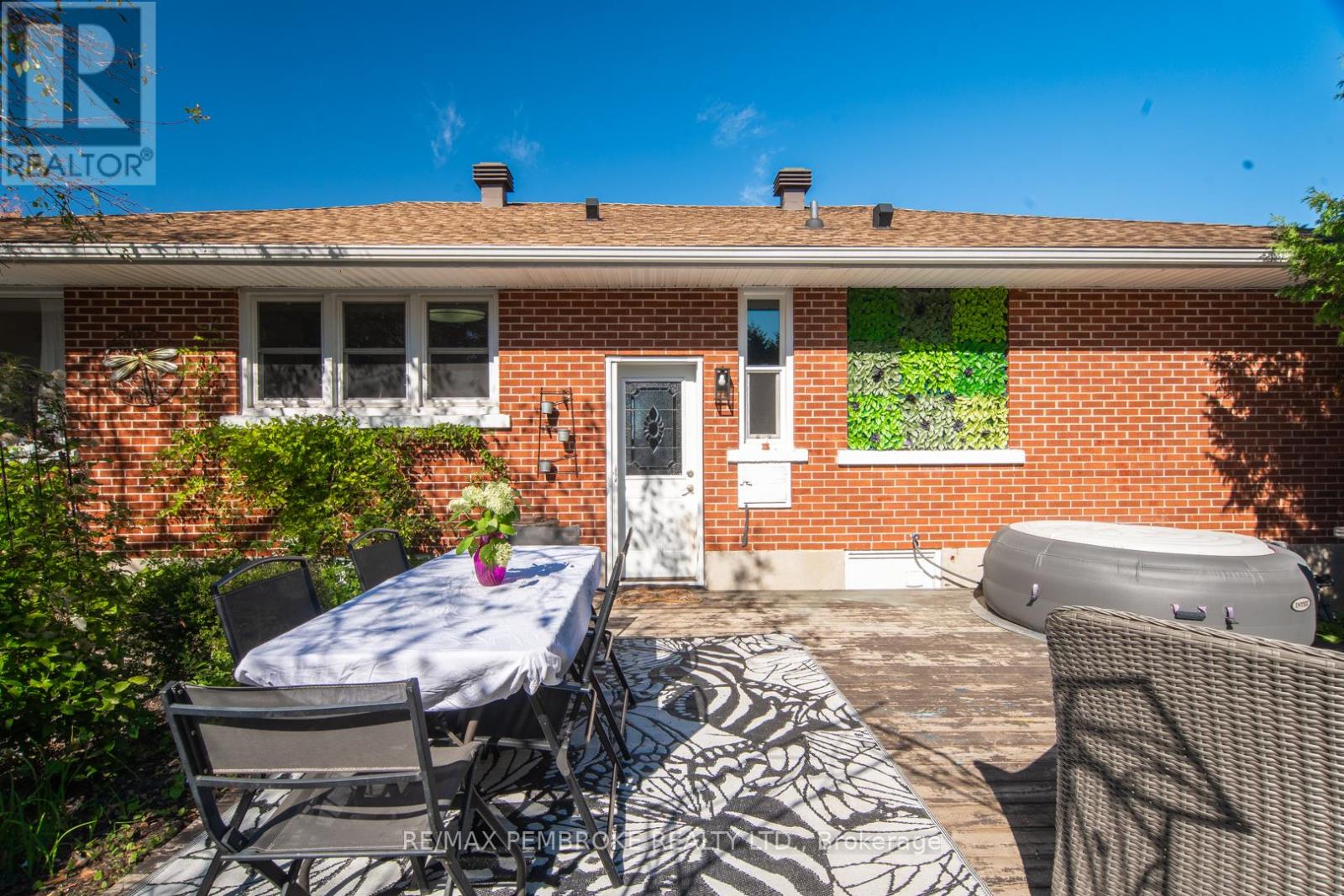 526 Esther Street, Pembroke, Ontario  K8A 3E7 - Photo 44 - X12448956