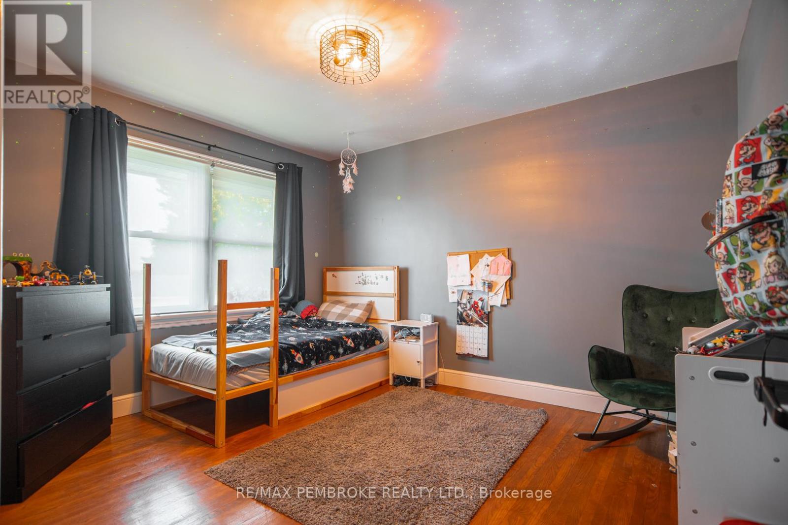 526 Esther Street, Pembroke, Ontario  K8A 3E7 - Photo 9 - X12448956