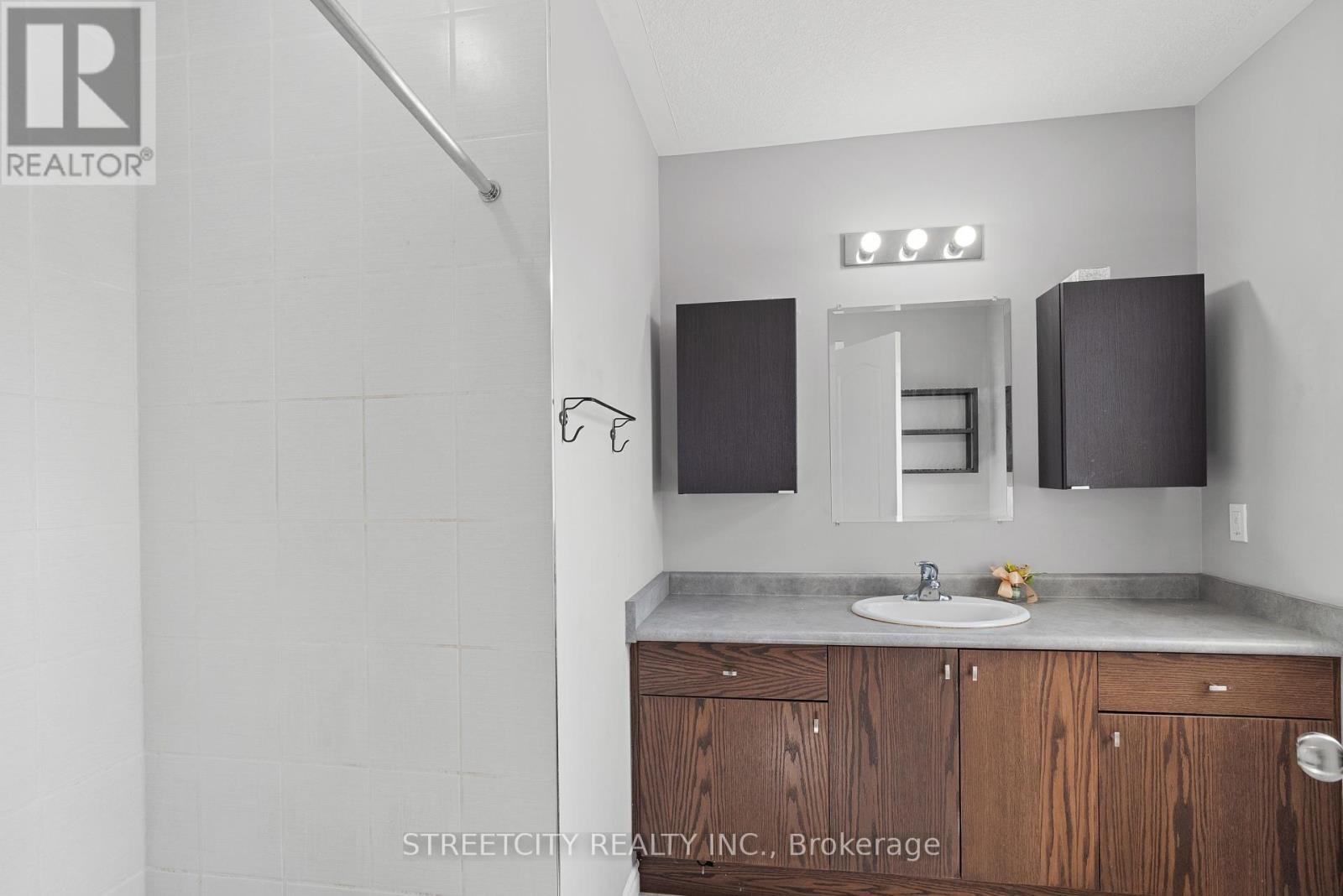 69 Yvonne Crescent, London South (South I), Ontario  N5Z 0A5 - Photo 16 - X12448946
