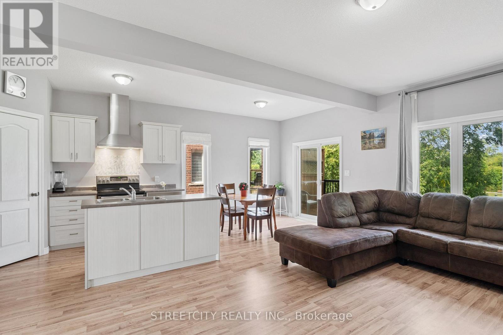 69 Yvonne Crescent, London South (South I), Ontario  N5Z 0A5 - Photo 5 - X12448946