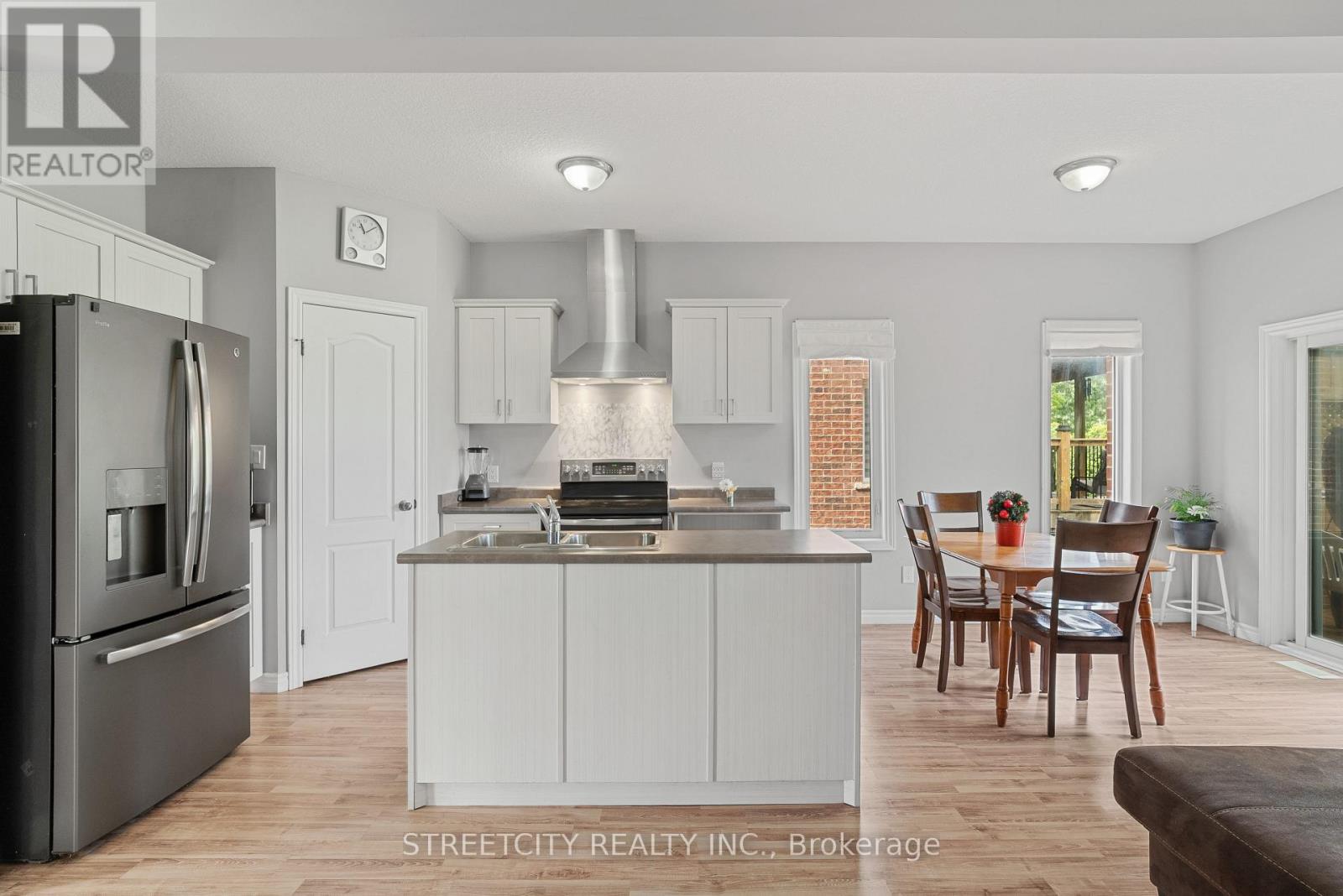 69 Yvonne Crescent, London South (South I), Ontario  N5Z 0A5 - Photo 7 - X12448946