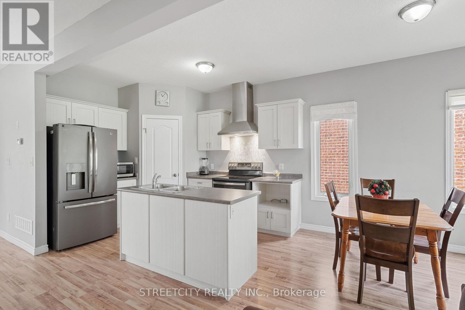 69 Yvonne Crescent, London South (South I), Ontario  N5Z 0A5 - Photo 8 - X12448946