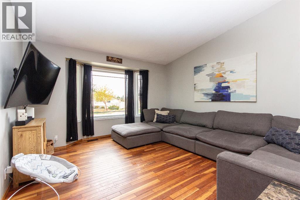 65 Lamont Close, Red Deer, Alberta  T4R 2R5 - Photo 2 - A2262128