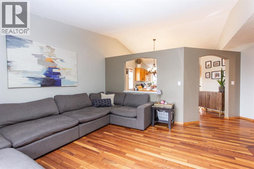 65 Lamont Close, Red Deer, Alberta  T4R 2R5 - Photo 3 - A2262128