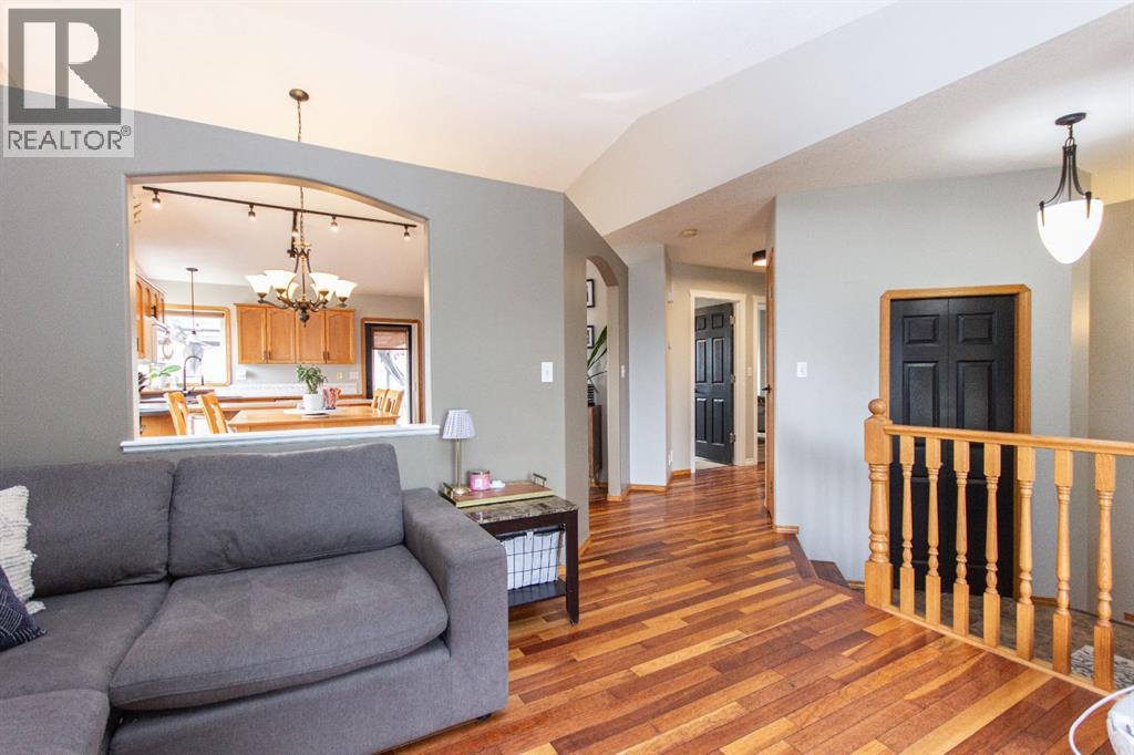 65 Lamont Close, Red Deer, Alberta  T4R 2R5 - Photo 4 - A2262128