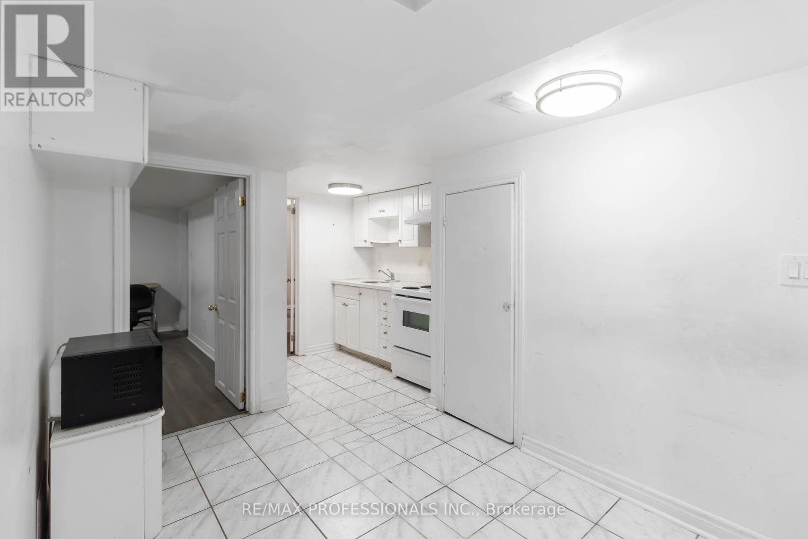 Bsmnt - 3073 Ireson Court, Mississauga, Ontario  L4T 1N7 - Photo 13 - W12448732