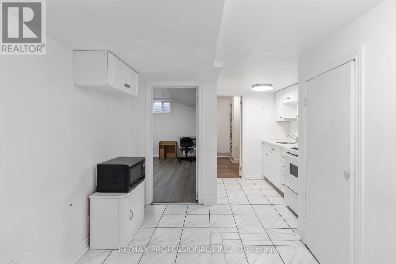 Bsmnt - 3073 Ireson Court, Mississauga, Ontario  L4T 1N7 - Photo 14 - W12448732