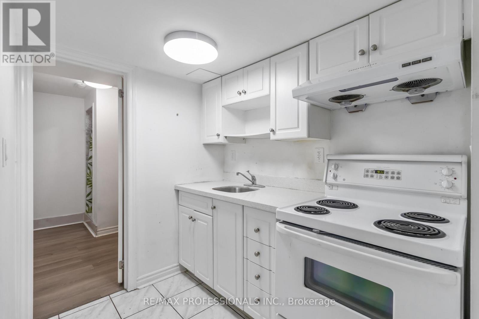 Bsmnt - 3073 Ireson Court, Mississauga, Ontario  L4T 1N7 - Photo 3 - W12448732