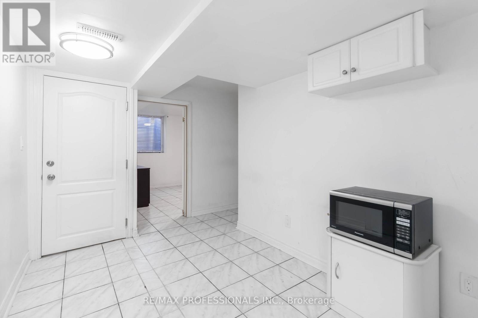 Bsmnt - 3073 Ireson Court, Mississauga, Ontario  L4T 1N7 - Photo 4 - W12448732