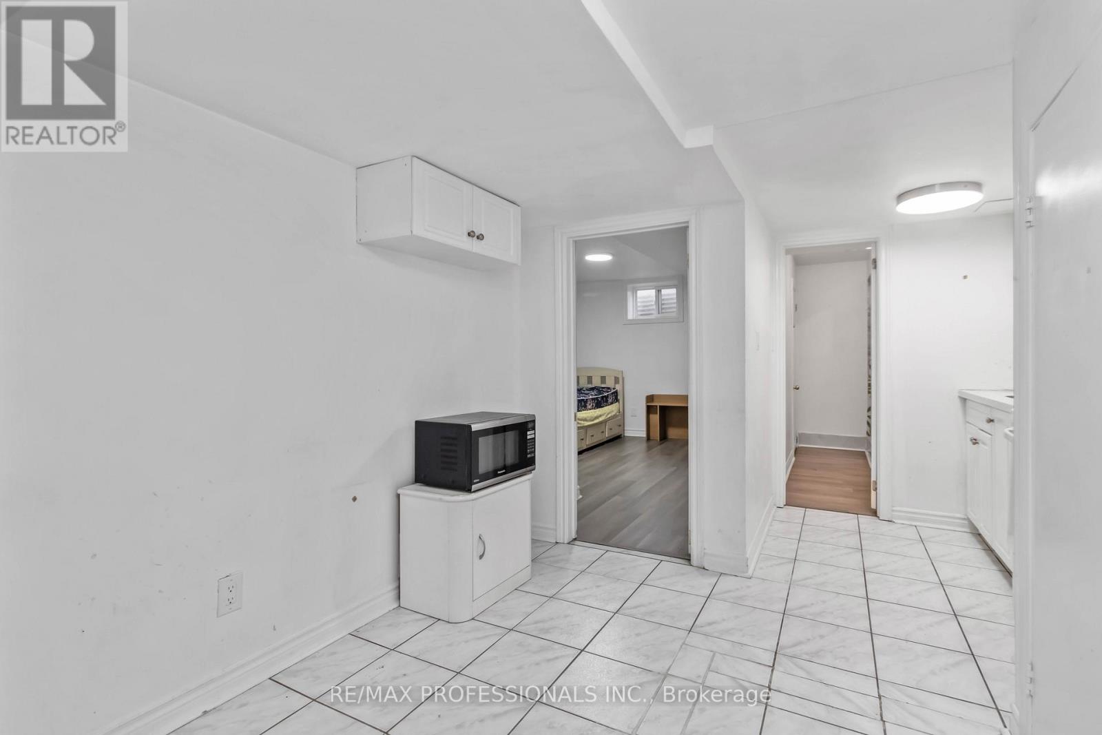 Bsmnt - 3073 Ireson Court, Mississauga, Ontario  L4T 1N7 - Photo 5 - W12448732