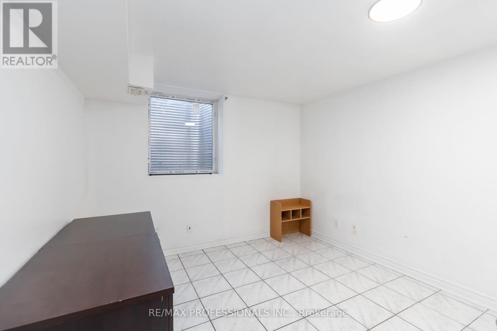 Bsmnt - 3073 Ireson Court, Mississauga, Ontario  L4T 1N7 - Photo 9 - W12448732