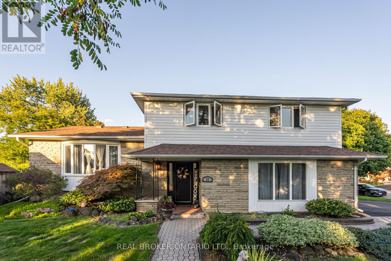 13 Pine Tree Crescent, Brampton (Brampton East), Ontario  L6W 1C7 - Photo 1 - W12448740
