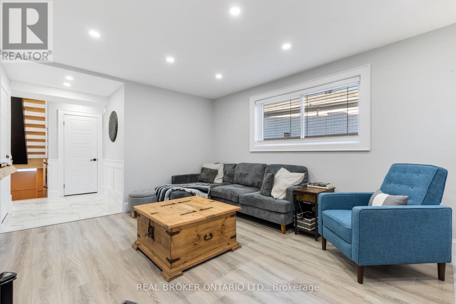 13 Pine Tree Crescent, Brampton (Brampton East), Ontario  L6W 1C7 - Photo 11 - W12448740