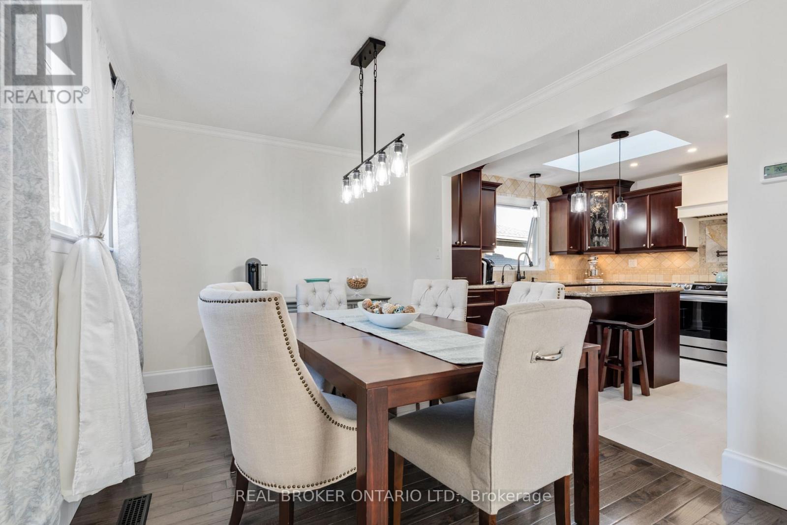 13 Pine Tree Crescent, Brampton (Brampton East), Ontario  L6W 1C7 - Photo 18 - W12448740