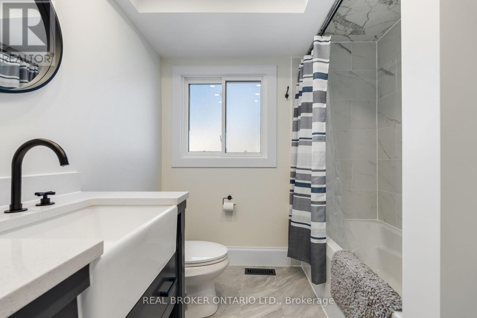 13 Pine Tree Crescent, Brampton (Brampton East), Ontario  L6W 1C7 - Photo 32 - W12448740