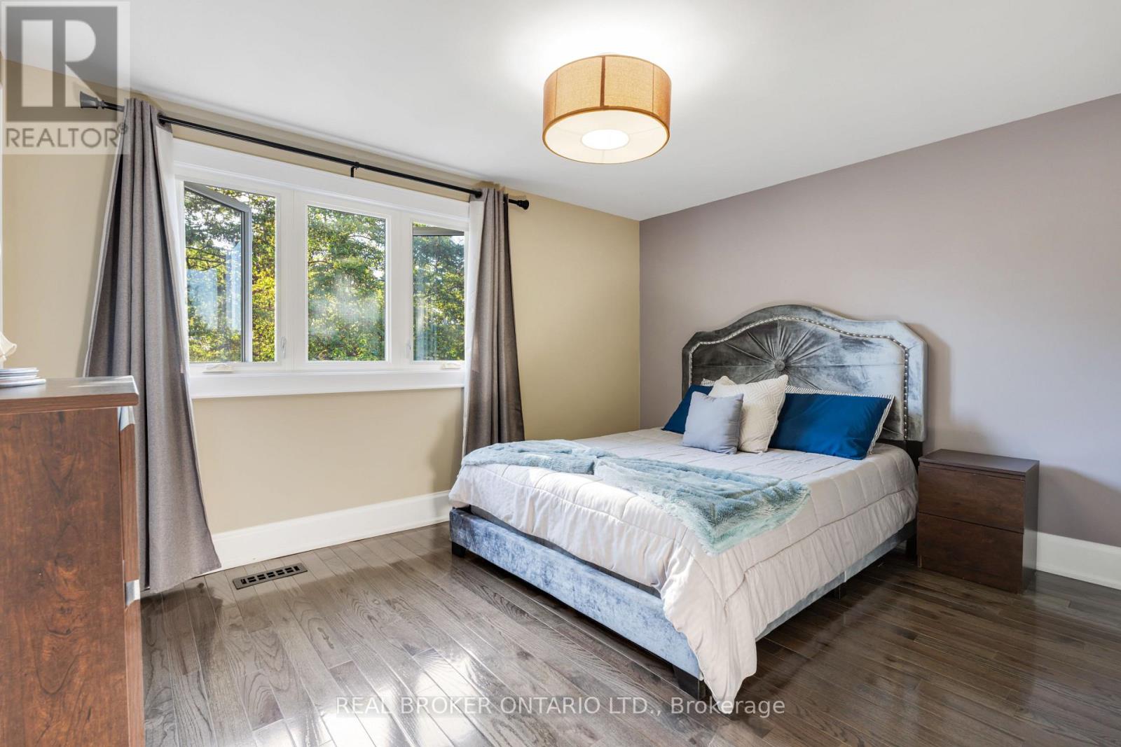 13 Pine Tree Crescent, Brampton (Brampton East), Ontario  L6W 1C7 - Photo 33 - W12448740