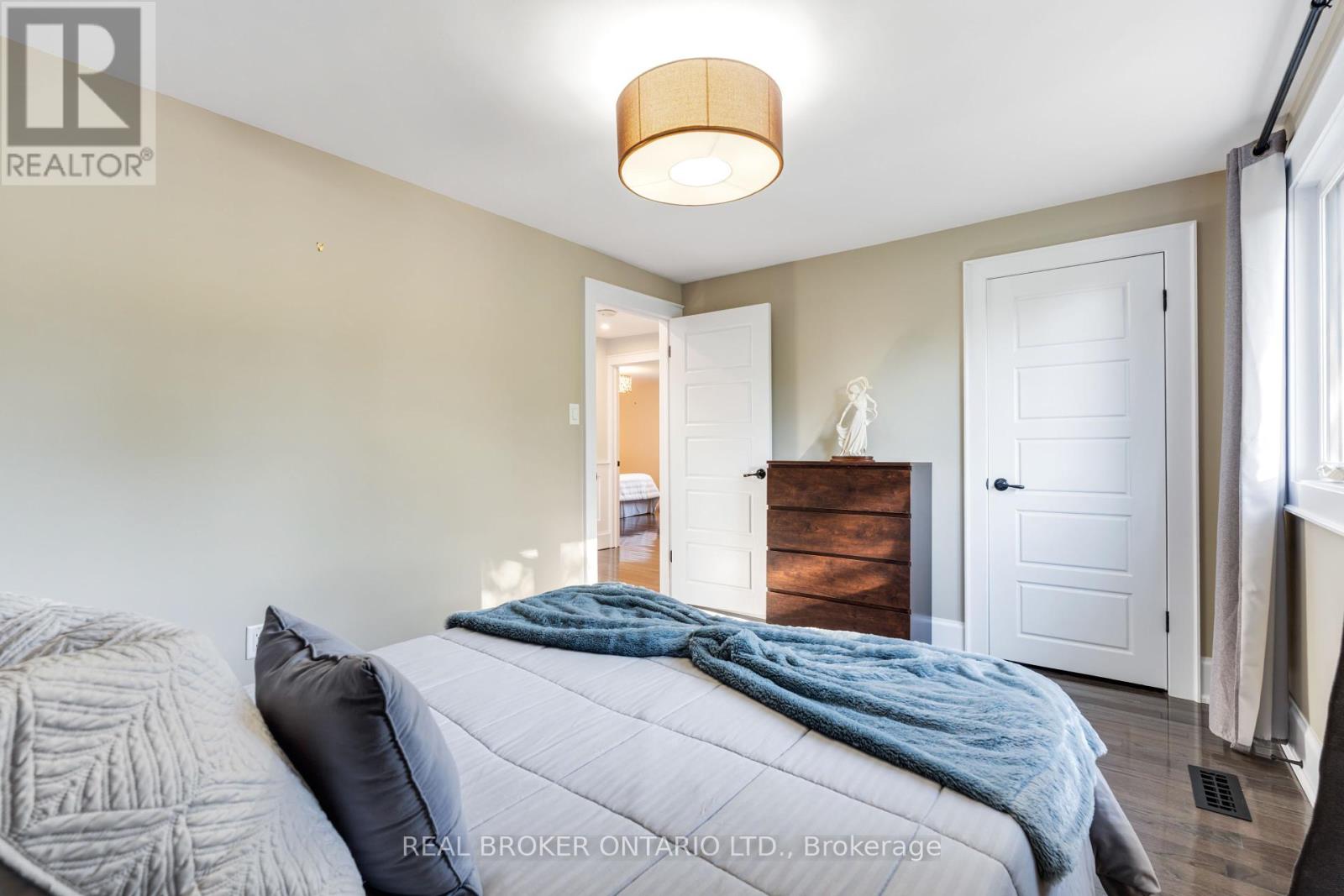 13 Pine Tree Crescent, Brampton (Brampton East), Ontario  L6W 1C7 - Photo 34 - W12448740