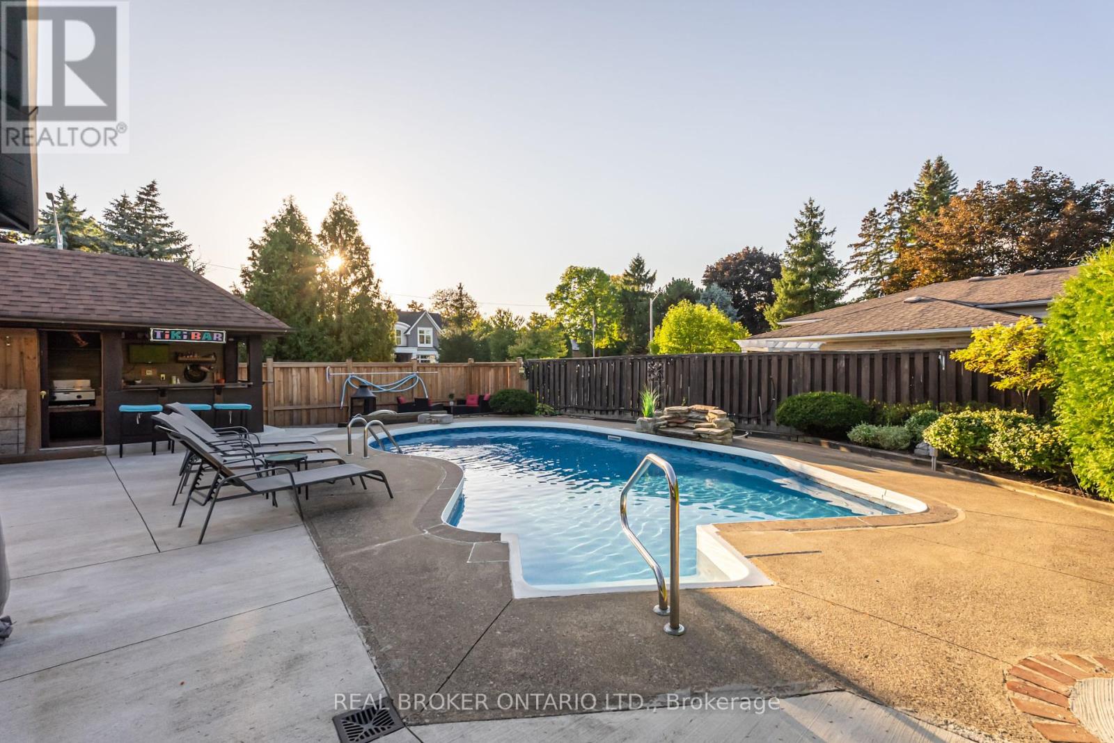 13 Pine Tree Crescent, Brampton (Brampton East), Ontario  L6W 1C7 - Photo 41 - W12448740