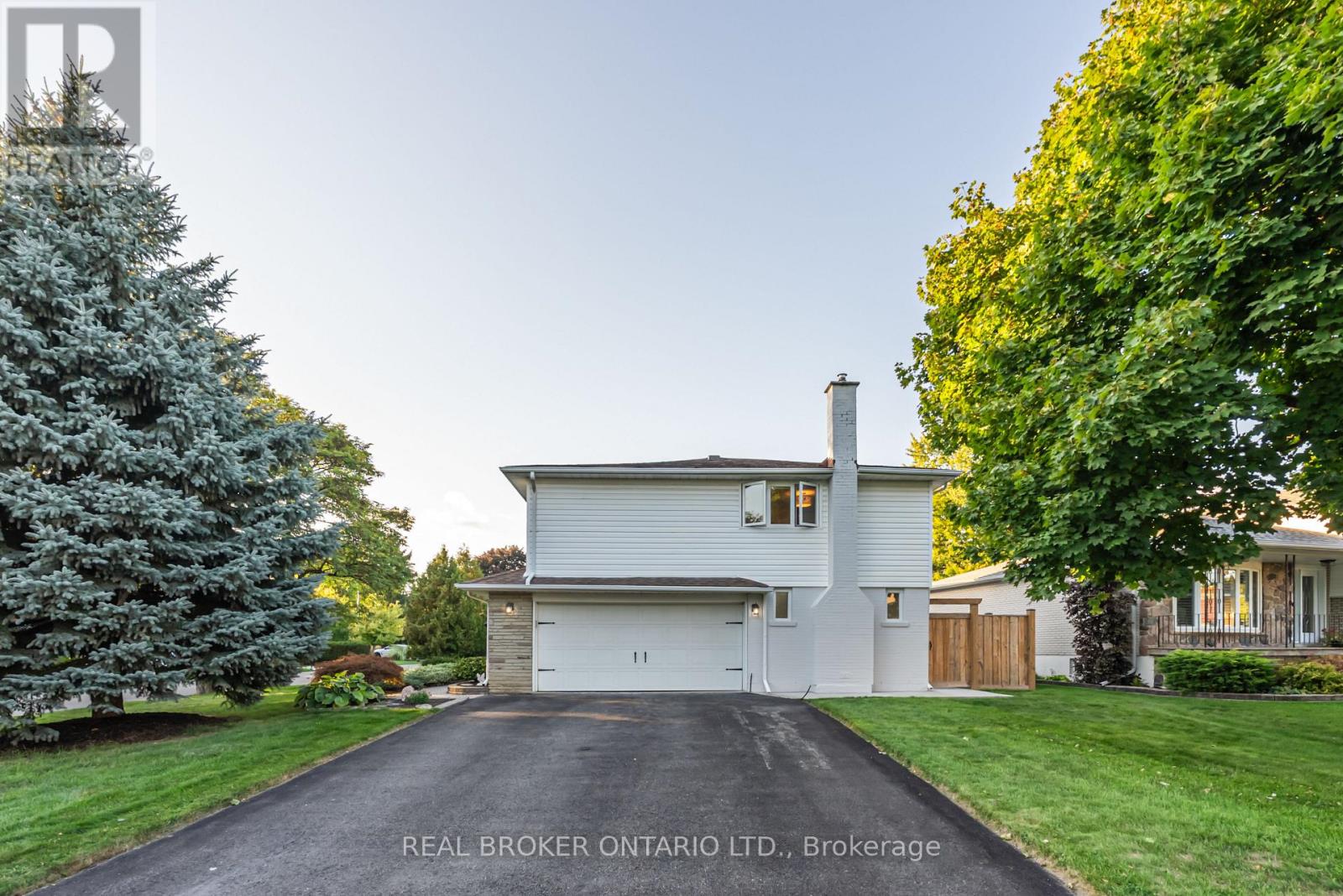 13 Pine Tree Crescent, Brampton (Brampton East), Ontario  L6W 1C7 - Photo 5 - W12448740