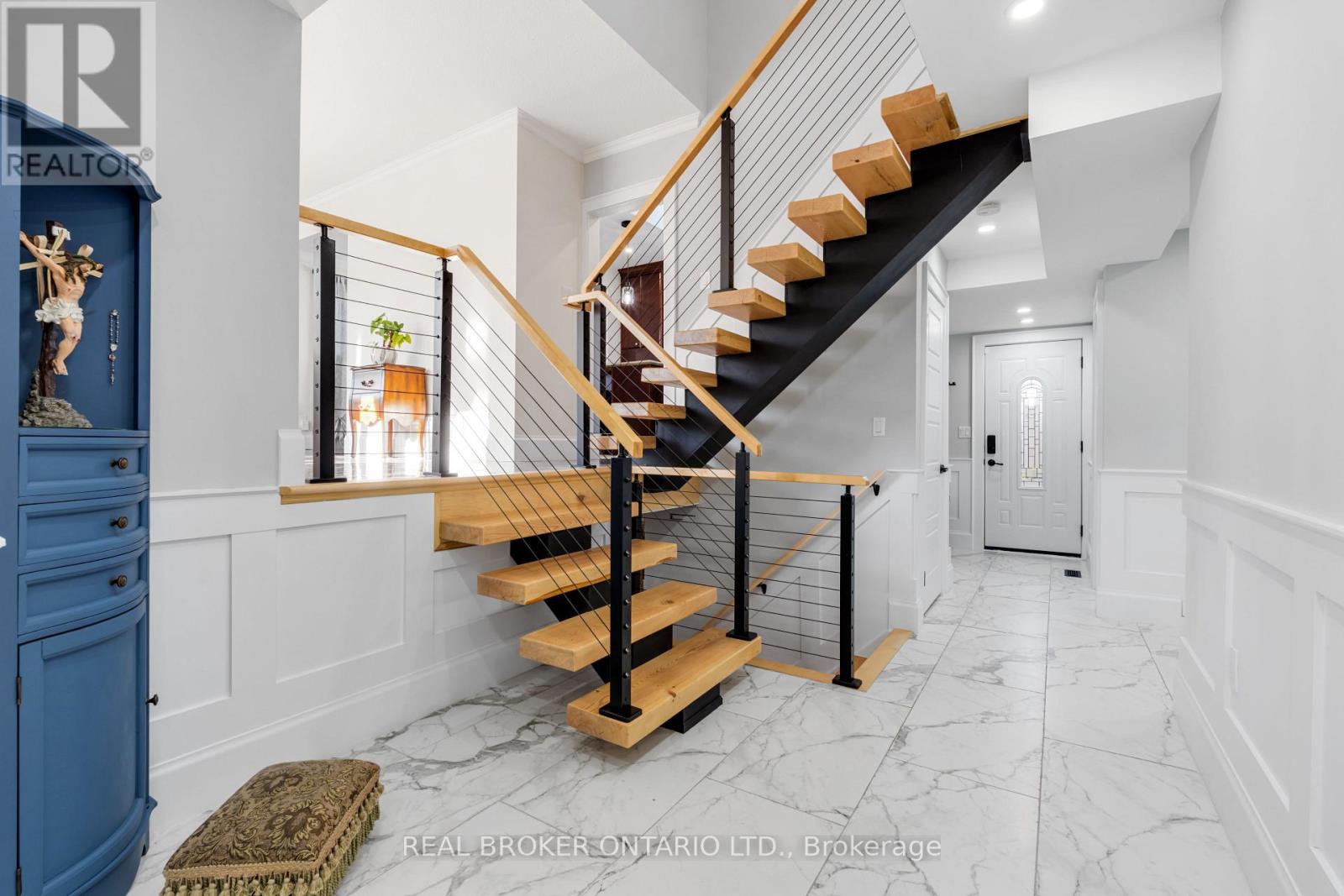 13 Pine Tree Crescent, Brampton (Brampton East), Ontario  L6W 1C7 - Photo 7 - W12448740